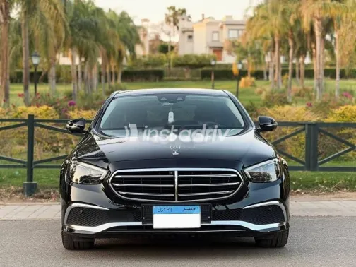 مرسيدس E 200 2021 أسود مستعملة للبيع - 1