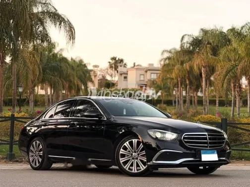 مرسيدس E 200 2021 أسود مستعملة للبيع - 2
