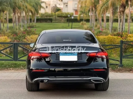 مرسيدس E 200 2021 أسود مستعملة للبيع - 4