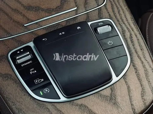 مرسيدس E 200 2021 أسود مستعملة للبيع - 9