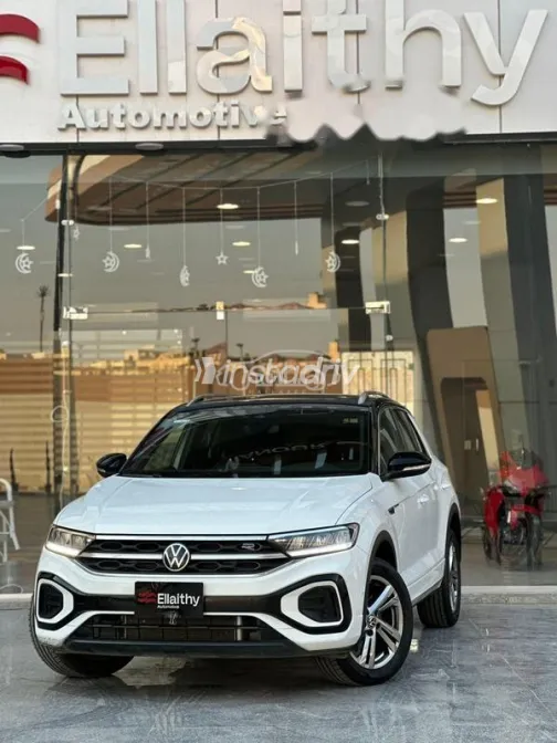 Volkswagen T-Roc 2024 White Used for Sale - 1