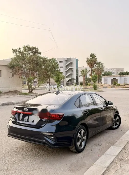 كيا سيراتو 2021 أزرق غامق مستعملة للبيع - 4