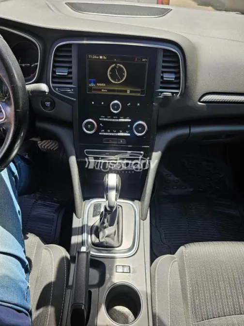 Renault Megane 2019 White Used for Sale - 5
