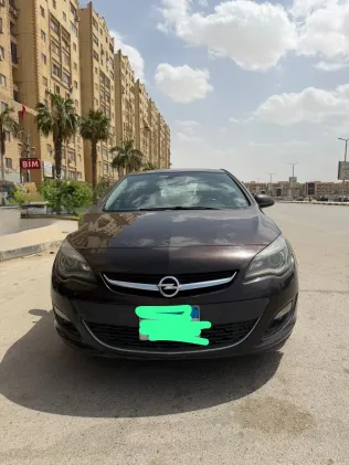 اوبل أسترا 2016 أبيض مستعملة للبيع