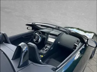 جاكوار ف تيب 2025 أبيض مستعملة للبيع