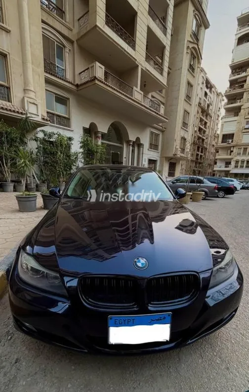 بي ام دبليو 318 2009 أزرق غامق مستعملة للبيع - 2