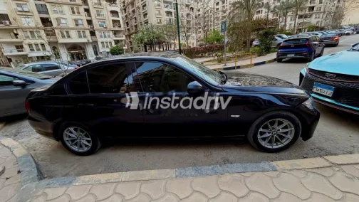 بي ام دبليو 318 2009 أزرق غامق مستعملة للبيع - 3