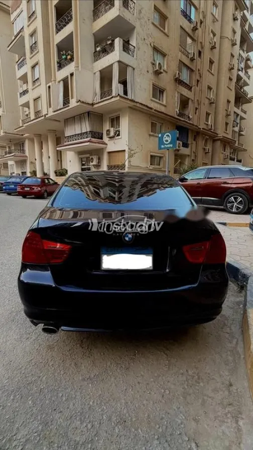 بي ام دبليو 318 2009 أزرق غامق مستعملة للبيع - 4
