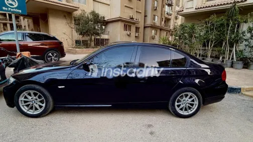 بي ام دبليو 318 2009 أزرق غامق مستعملة للبيع - 5