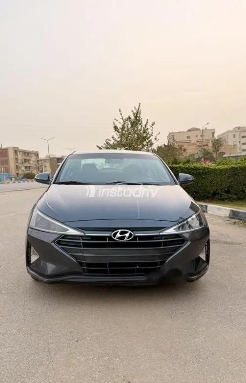 هيونداي إلنترا 2019 رمادي مستعملة للبيع - 1