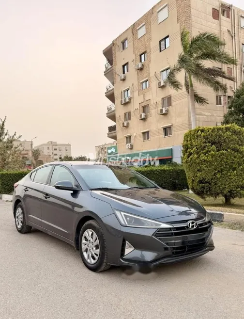 هيونداي إلنترا 2019 رمادي مستعملة للبيع - 2