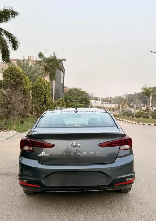 هيونداي إلنترا 2019 رمادي مستعملة للبيع - 5