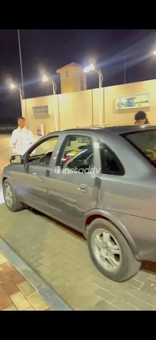 اوبل كورسا 2005 أبيض مستعملة للبيع - 2