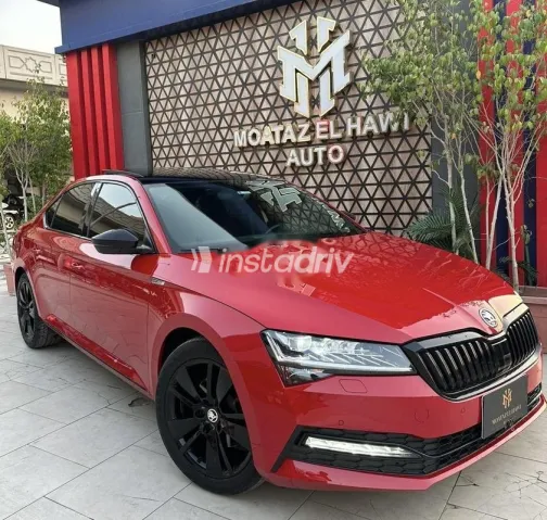 سكودا سوبيرب 2021 أحمر مستعملة للبيع - 1