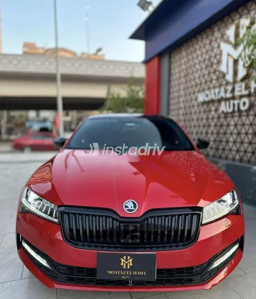 سكودا سوبيرب 2021 أحمر مستعملة للبيع - 3