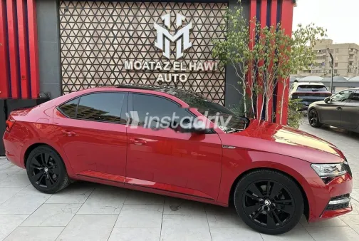 سكودا سوبيرب 2021 أحمر مستعملة للبيع - 5