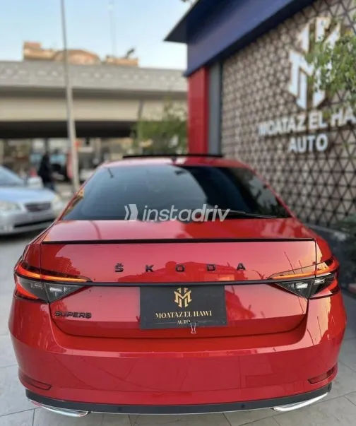 سكودا سوبيرب 2021 أحمر مستعملة للبيع - 6