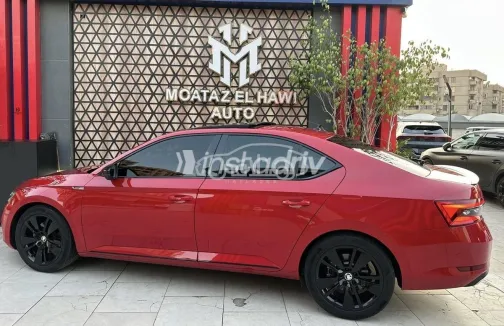 سكودا سوبيرب 2021 أحمر مستعملة للبيع - 8
