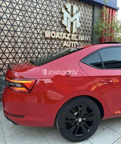 سكودا سوبيرب 2021 أحمر مستعملة للبيع - 10