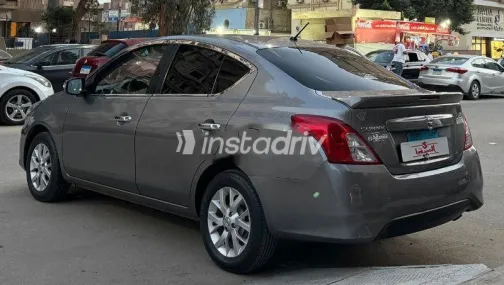 نيسان صنى 2023 فضي مستعملة للبيع - 2