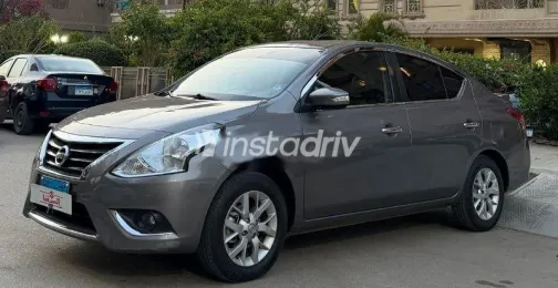 نيسان صنى 2023 فضي مستعملة للبيع - 3