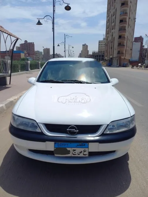 اوبل فيكترا 1997 أبيض مستعملة للبيع - 4