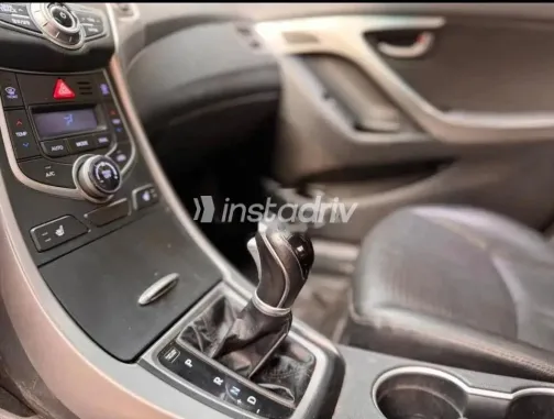 هيونداي إلنترا ام دى 2015 أبيض مستعملة للبيع - 8