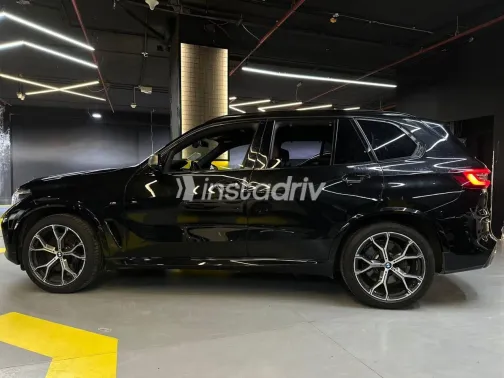 بي ام دبليو X5 2021 أبيض مستعملة للبيع - 1