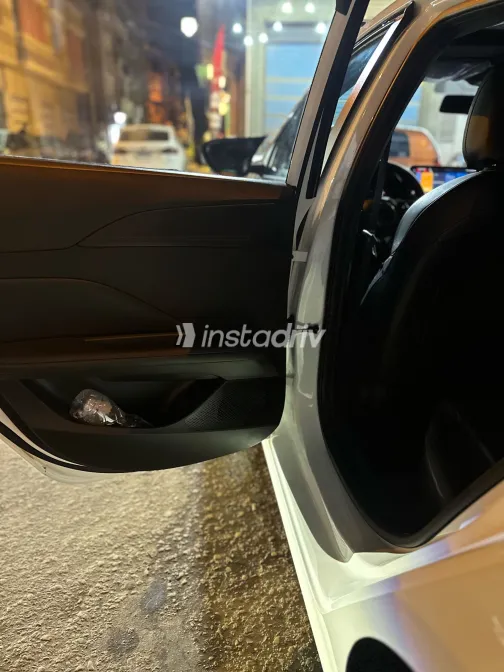 MG GT 2025 White Used for Sale - 3