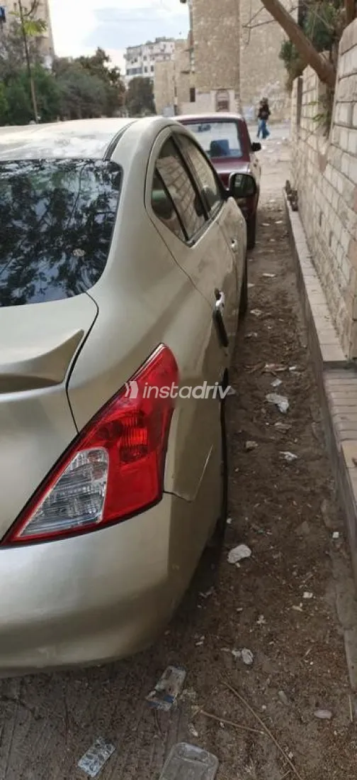 نيسان صنى 2013 ذهبي مستعملة للبيع - 3