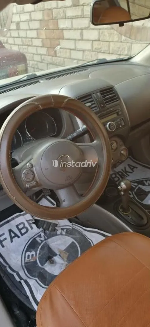 نيسان صنى 2013 ذهبي مستعملة للبيع - 4