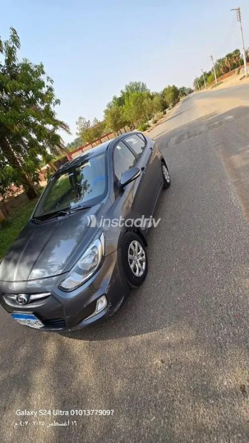 هيونداي اكسنت RB 2013 فضي مستعملة للبيع - 4