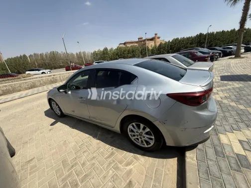 مازدا 3 2019 أبيض مستعملة للبيع - 2