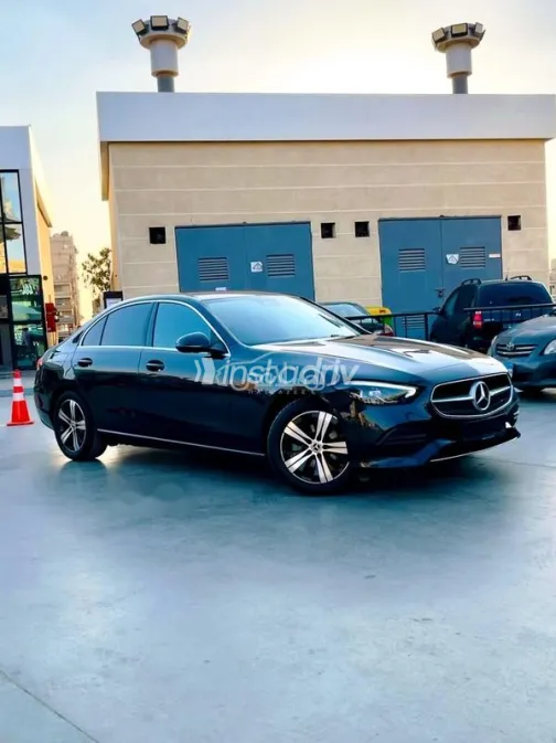 مرسيدس C 180 2025 أسود مستعملة للبيع - 2