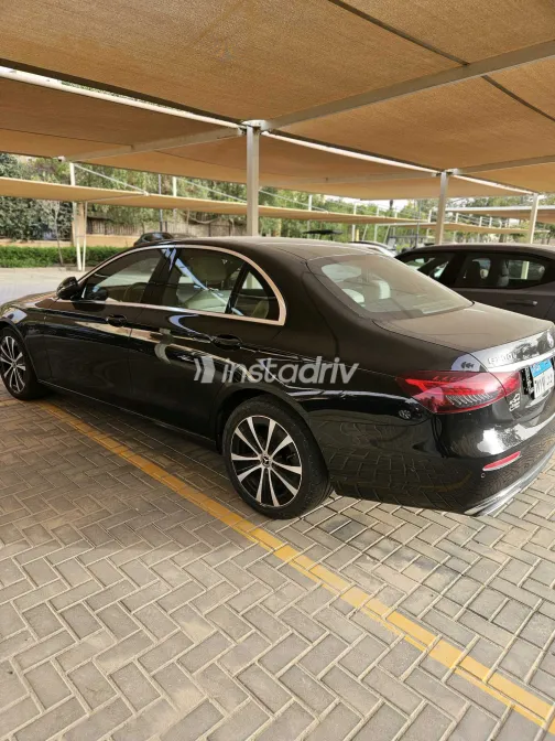 مرسيدس E 300 2021 أبيض مستعملة للبيع - 2