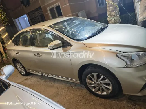 نيسان سنترا 2018 أبيض مستعملة للبيع - 2
