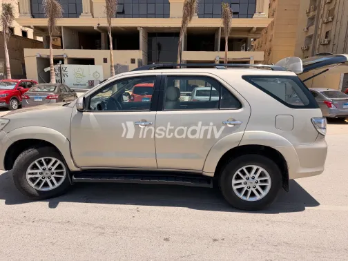 Toyota Fortuner 2015 White Used for Sale - 3