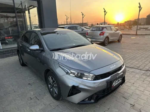 كيا K3 2022 أبيض مستعملة للبيع - 2