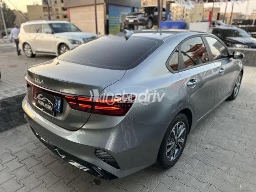 كيا K3 2022 أبيض مستعملة للبيع - 6