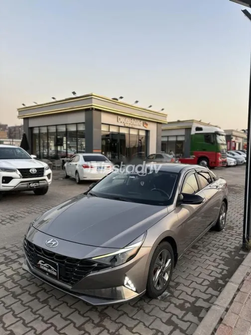 Hyundai Elantra 2021 White Used for Sale - 3
