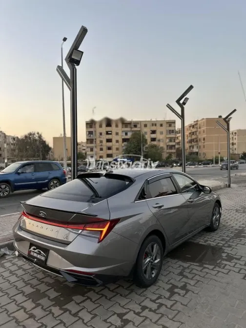 Hyundai Elantra 2021 White Used for Sale - 5