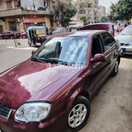 هيونداي فيرنا 2015 أحمر غامق مستعملة للبيع - 2