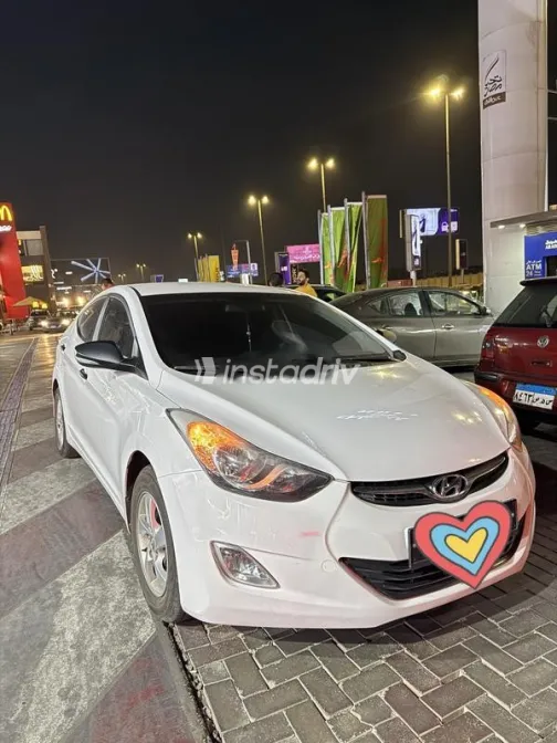 هيونداي افانتي 2013 أبيض مستعملة للبيع - 2