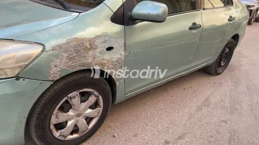 Toyota Yaris 2006 White Used for Sale - 1