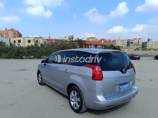 Peugeot 5008 2013 White Used for Sale - 2