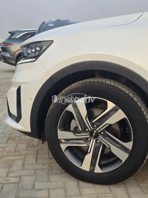 Kia Sorento 2023 White Used for Sale - 4