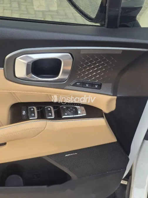 Kia Sorento 2023 White Used for Sale - 7