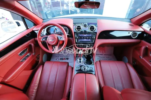 Bentley Bentayga 2021 White Used for Sale - 3