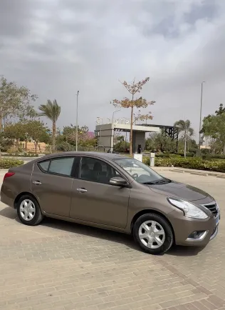 نيسان صنى 2021 أبيض مستعملة للبيع