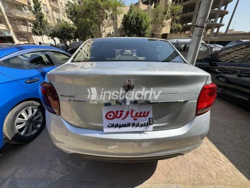 رينو لوجان 2018 فضي مستعملة للبيع - 6
